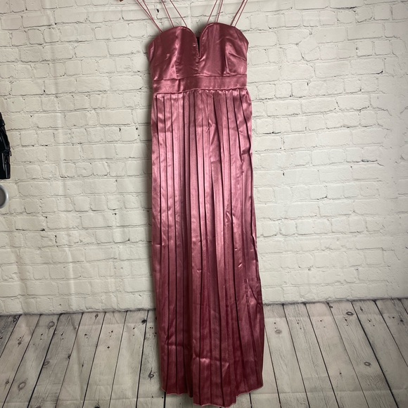 Asos Little Mistress Maternity satin midi dress with pleated skirt in berry-Red - Picture 3 of 15